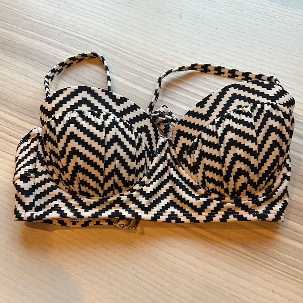 molded cup swim top chevron